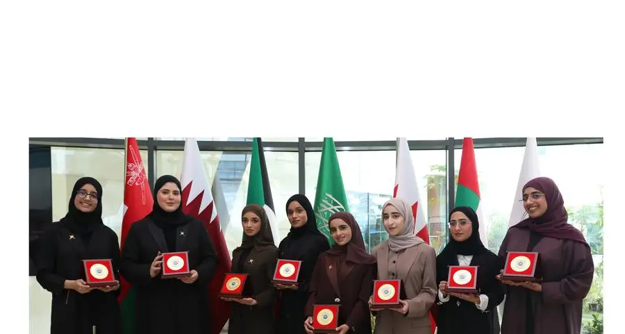 جامعة الخليج العربي تحتفي بالطلبة المتفوقين بكلية الطب والعلوم الصحية