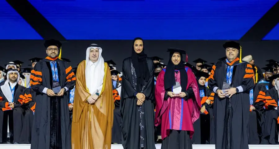 سعادة الشيخة هند بنت حمد آل ثاني تحتفي بعام من الإنجازات وتشهد تخرج أكبر دفعة في جامعة حمد بن خليفة