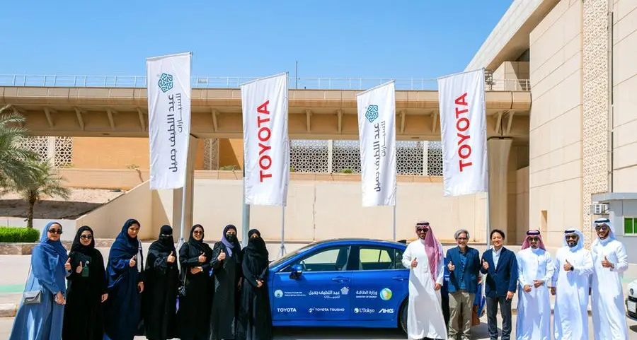 عبداللطيف جميل للسيارات وتويوتا تختتمان تجربة التنقل بسيارات تعمل بخلايا وقود الهيدروجين