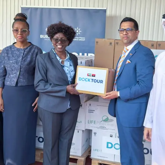 دوكتور المشروع الطبي البحري الإماراتي يُقدّم دعمًا دوائياً حيوياً لأنغولا