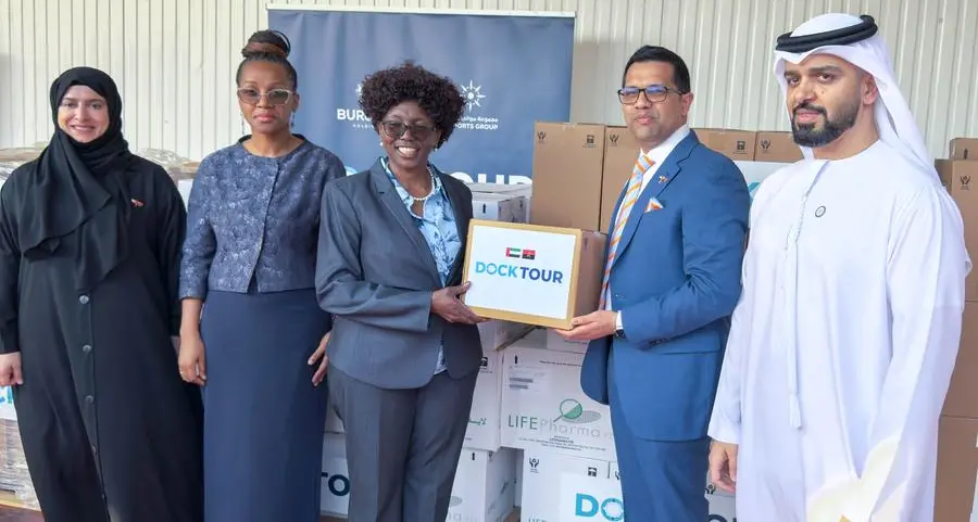 دوكتور المشروع الطبي البحري الإماراتي يُقدّم دعمًا دوائياً حيوياً لأنغولا