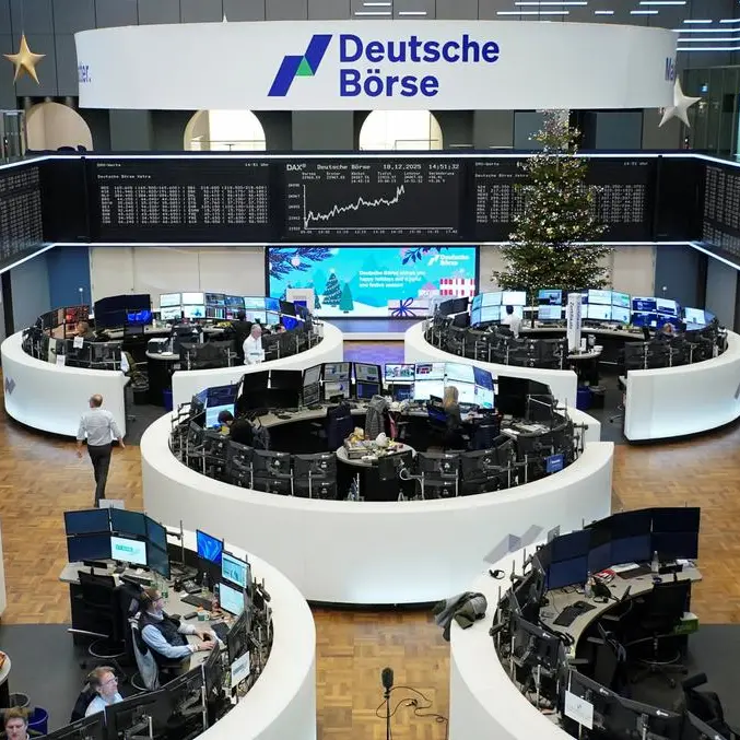 European shares slip as investors navigate Holiday-shortened week