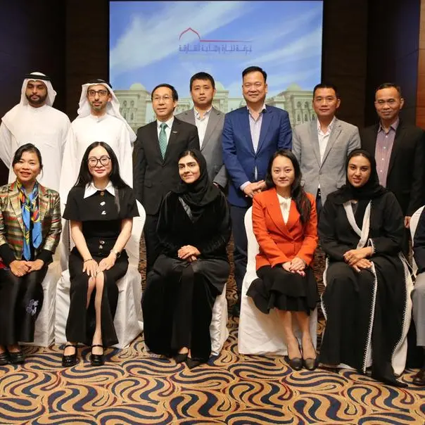 \"غرفة الشارقة\" تبحث مع وفد تجاري فيتنامي آفاق التعاون الاقتصادي وتبادل الاستثمارات بين مجتمعي الأعمال في البلدين