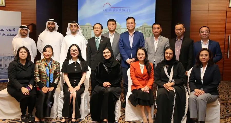 \"غرفة الشارقة\" تبحث مع وفد تجاري فيتنامي آفاق التعاون الاقتصادي وتبادل الاستثمارات بين مجتمعي الأعمال في البلدين