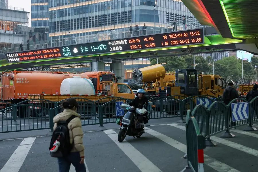 An electronic board shows stock indices at the Lujiazui financial district in Shanghai, China April 2, 2025. REUTERS/Go Nakamura. , Reuters