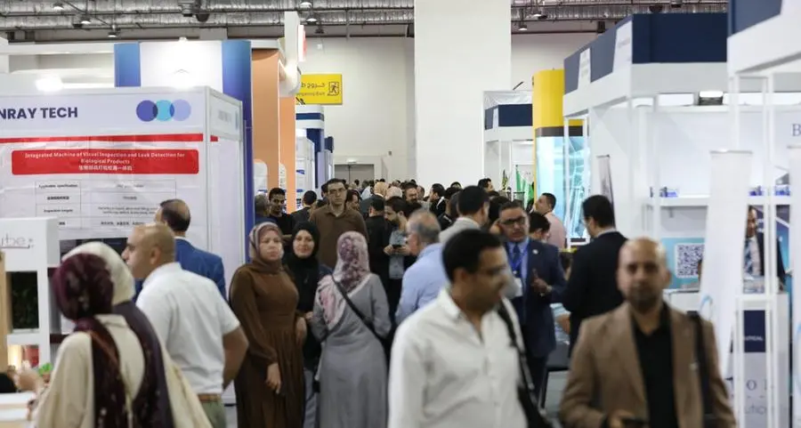 \"فارماكونكس 2025\" يحقق نجاحاً قياسياً في يومه الأول بمشاركة أكثر من 5,000 متخصص و350 عارضاً من 40 دولة