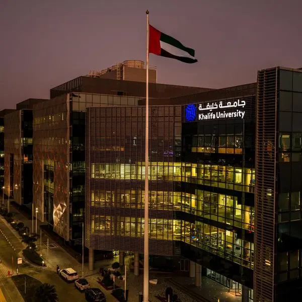 معهد المستقبل الرقمي في جامعة خليفة يطور أول نموذج لغوي للذكاء الاصطناعي من نوعه في العالم بنطاق الترددات الراديوية