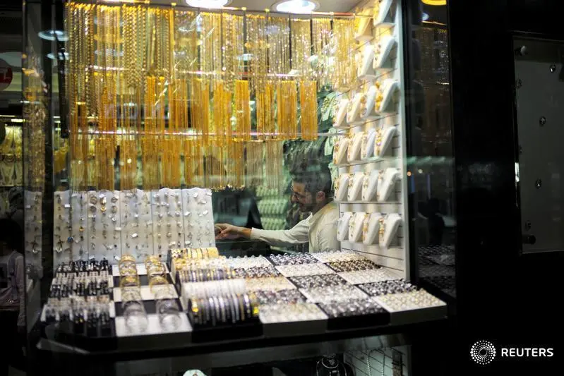 Gold gains as 'dollar negative' sentiments take hold