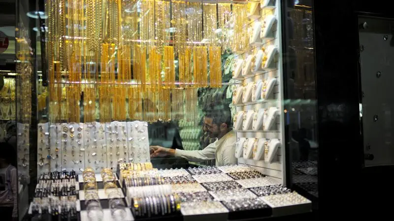 Gold falls more than 2% on fading Middle East peace hopes