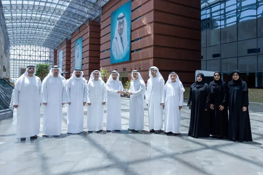 The delegation was briefed on the case management system at Abu Dhabi Commercial Court and the range of streamlined services it offers. Image Courtesy: Abu Dhabi Judicial Department