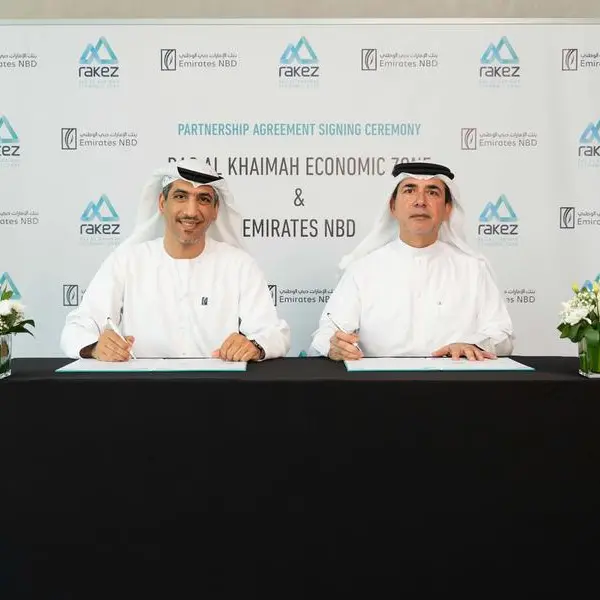 راكز تتعاون مع بنك الإمارات دبي الوطني لتسهيل الخدمات المصرفية للشركات والمستثمرين