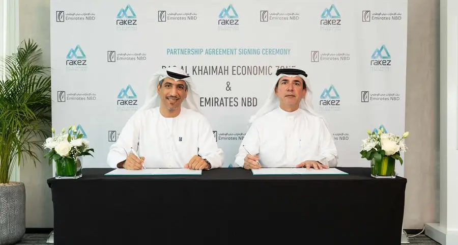 راكز تتعاون مع بنك الإمارات دبي الوطني لتسهيل الخدمات المصرفية للشركات والمستثمرين