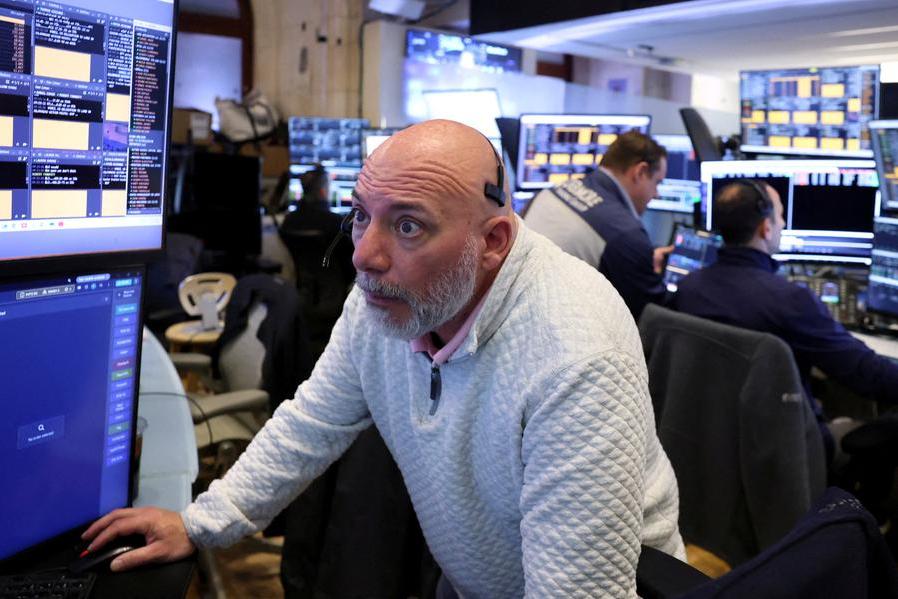 Oil jumps after Iran's navy said it halted a US warship