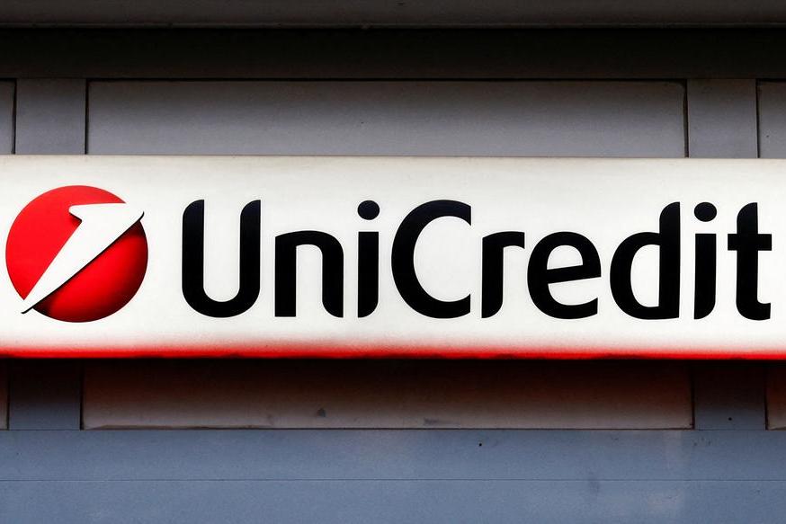 UniCredit to Launch BPM Bid Amid Credit Agricole's Stake Increase