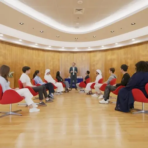 جامعة السوربون أبوظبي تُحدث نقلة نوعية في تعليم اللغة الفرنسية عبر تقنيات الذكاء الاصطناعي ومحاكاة الواقع الافتراضي