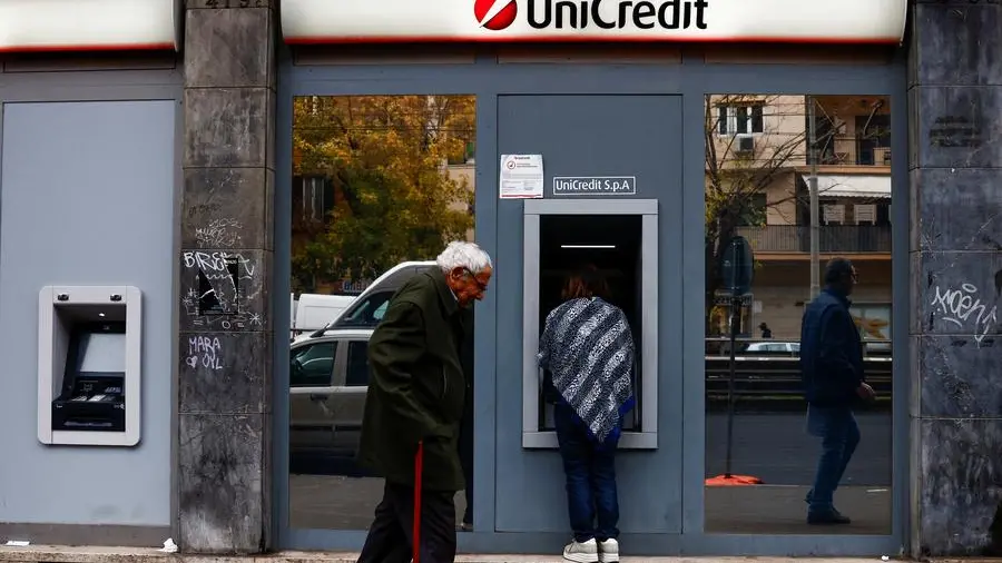 Rome's seat at Italian bank M&A table keeps investors guessing