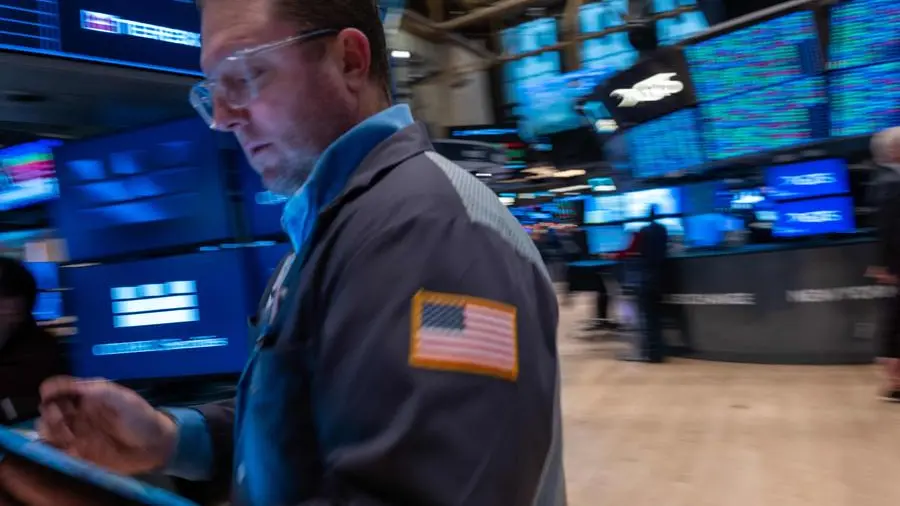 Global stocks mostly rise after US tech rally