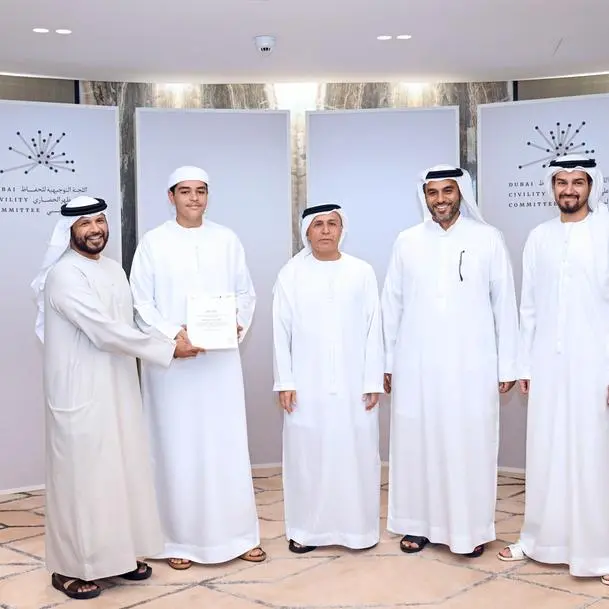 لجنة الحفاظ على المظهر الحضاري بدبي تكرم أفراداً تقديراً لمبادراتهم المجتمعية