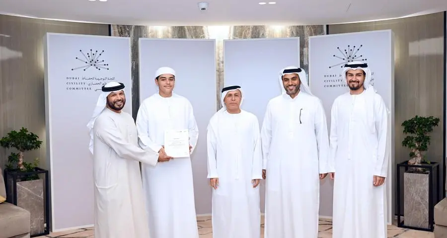 لجنة الحفاظ على المظهر الحضاري بدبي تكرم أفراداً تقديراً لمبادراتهم المجتمعية