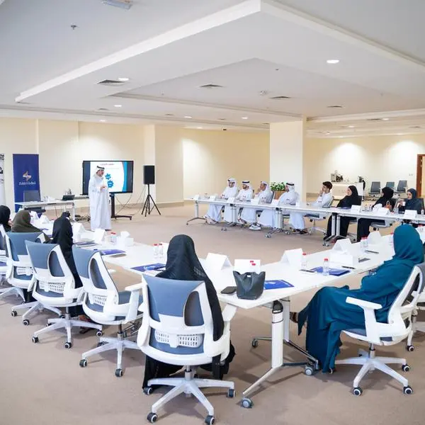 Ajman Chamber organizes \"Business Etiquette and International Protocol\" program to enhance employee skills