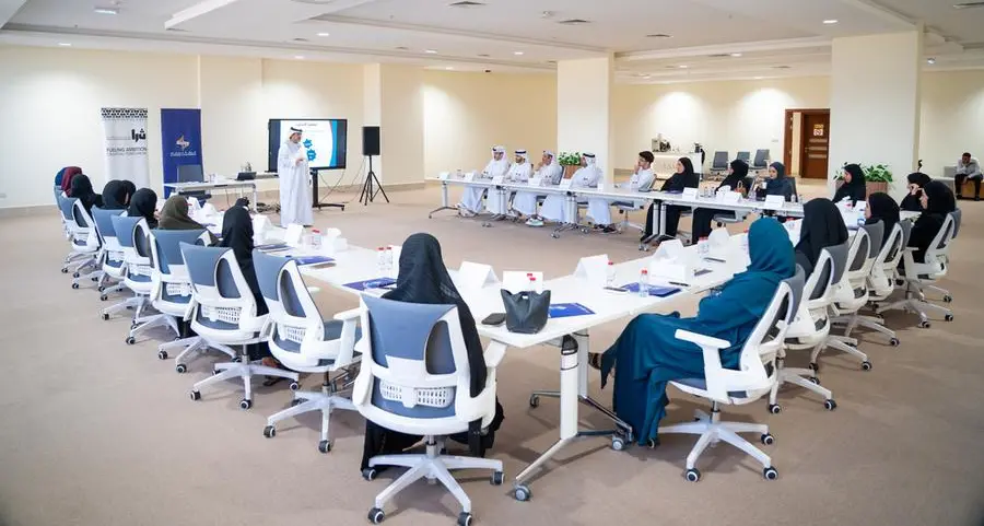 Ajman Chamber organizes \"Business Etiquette and International Protocol\" program to enhance employee skills