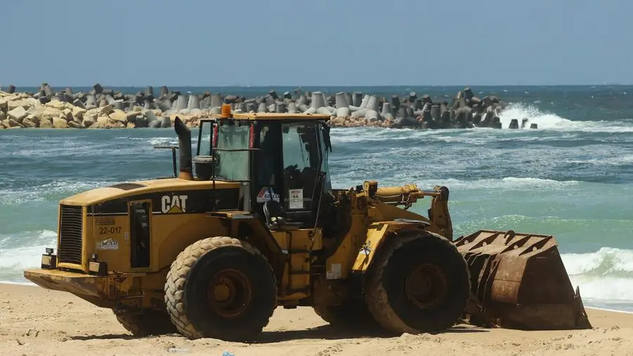Egypt reviews coastal protection projects to tackle climate risks