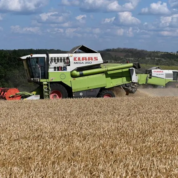 Wheat, corn, soybeans fall; set for weekly losses