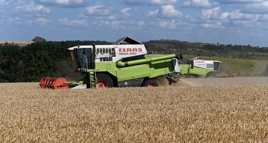 Wheat, corn, soybeans fall; set for weekly losses