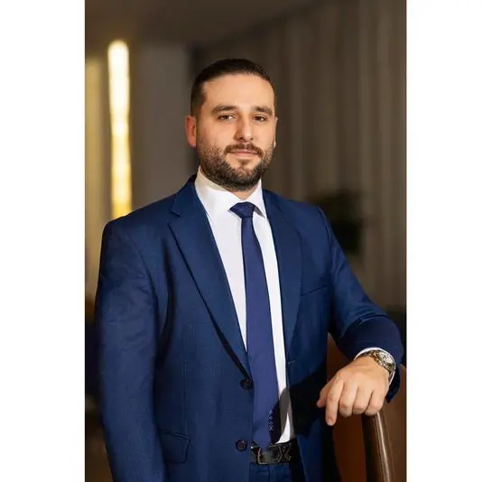 رؤية جوليو روفائيل: قيادة التميز في العلامة التجارية بفنادق ومنتجعات \"جنة\"