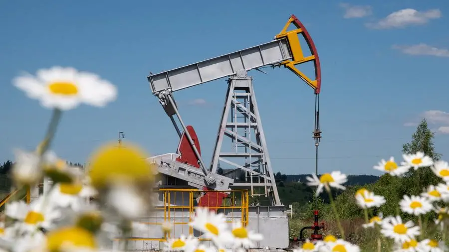 Oil set for second straight weekly decline on supply outlook