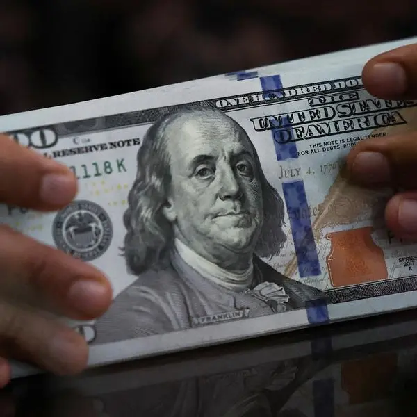 Dollar meanders as traders await key US economic data