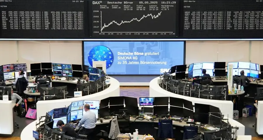 Stocks turn lower on lack of trade progress, German politics