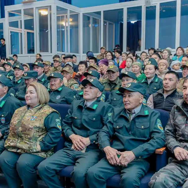 \"نادي الصقور السعودي\" يطلق عدد من الصقور في كازاخستان للحفاظ على الصقور ودعم التوازن البيئي