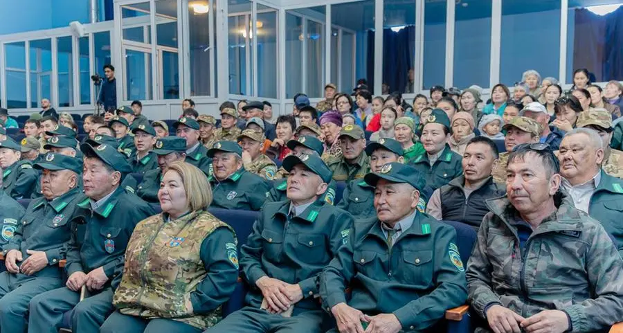 \"نادي الصقور السعودي\" يطلق عدد من الصقور في كازاخستان للحفاظ على الصقور ودعم التوازن البيئي