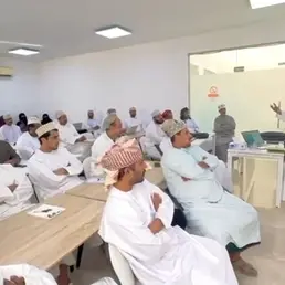 بنك ظفار يُشارك في جلسة نقاشية عن المؤسسات الصغيرة والمتوسطة في ولاية صلالة