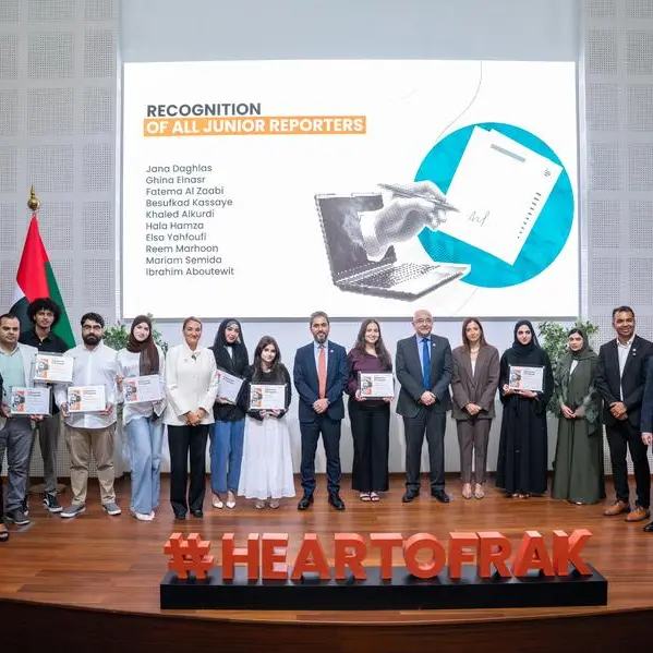 المكتب الإعلامي لحكومة رأس الخيمة والجامعة الأمريكية في رأس الخيمة يكرّمان خريجي الدورة الأولى من «برنامج المراسلين الشباب»