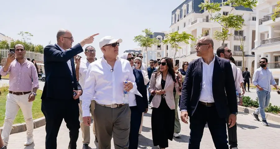 رئيس مجلس الإدارة التنفيذي لشركة ماونتن ڤيو في جولة ميدانية لتفقد مشروعات ماونتن ڤيو في القاهرة الجديدة برفقة الرؤساء التنفيذيين للشركة
