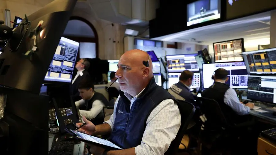 Dollar firm, Asian stocks mixed as traders ponder tariff outlook