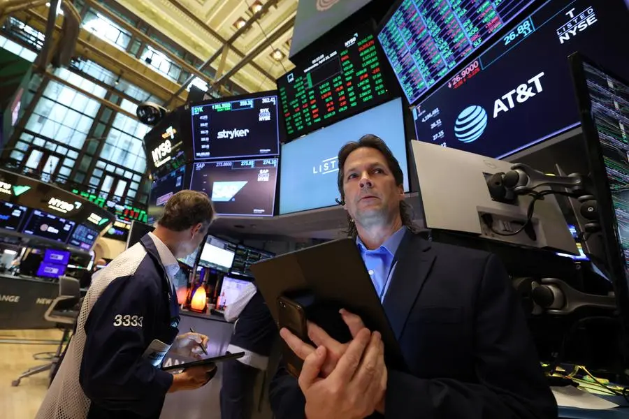 Traders work on the floor at the New York Stock Exchange (NYSE) in New York City, U.S., April 23, 2025. REUTERS/Brendan McDermid. , Reuters