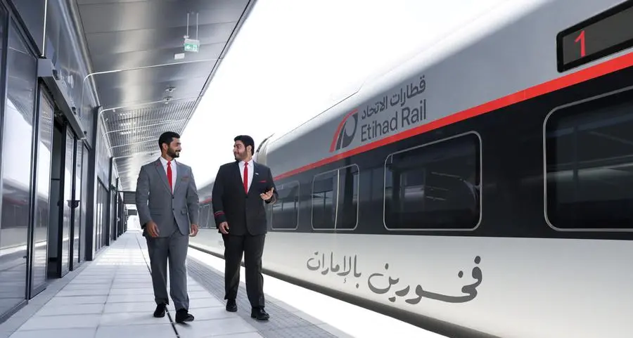 قطارات الاتحاد تكشف عن الزي الرسمي الأول لطاقم قطار الركاب قبل البدء التشغيل التدريجي