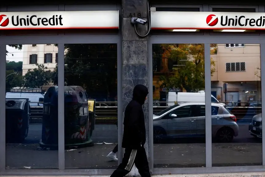 A person walks past the UniCredit bank branch in Rome, Italy, November 25, 2024. REUTERS/Yara Nardi TPX IMAGES OF THE DAY , Reuters/REUTERS