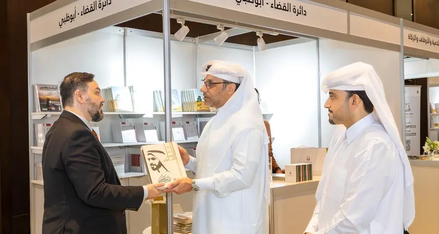 \"قضاء أبوظبي\" تستعرض منظومتها المعرفية المتقدمة في معرض الكتاب القانوني 2025