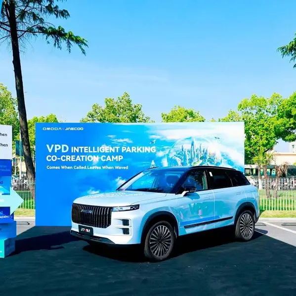 أومودا وجايكو تستعرض تقنية الركن الذاتي بدون تدخل السائق في بكين تمهيداً لإطلاقها في الإمارات