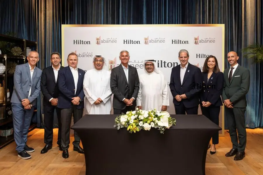 Hilton and Mabanee signing of Hilton Kuwait Resort. Image Courtesy: Hilton