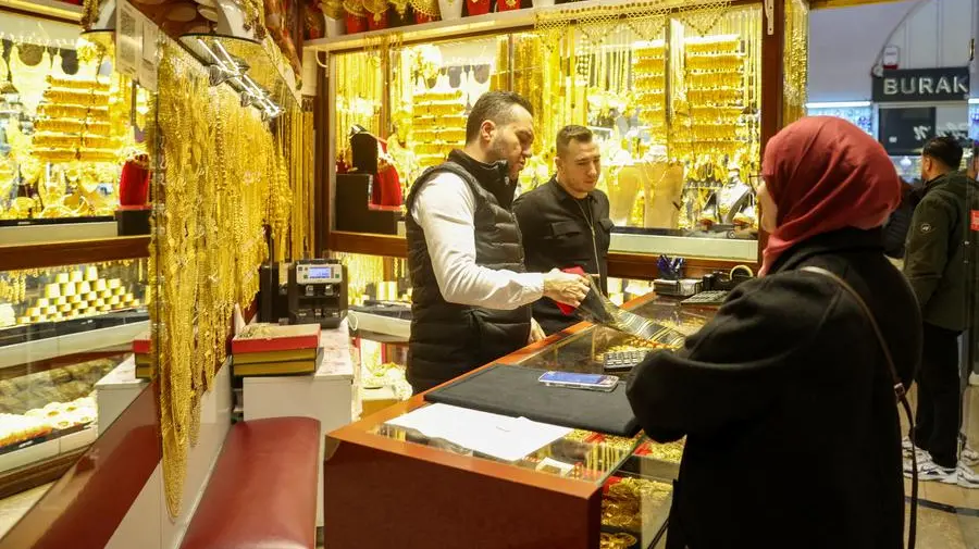 Gold edges up after US payrolls report, but heads for first weekly fall in five