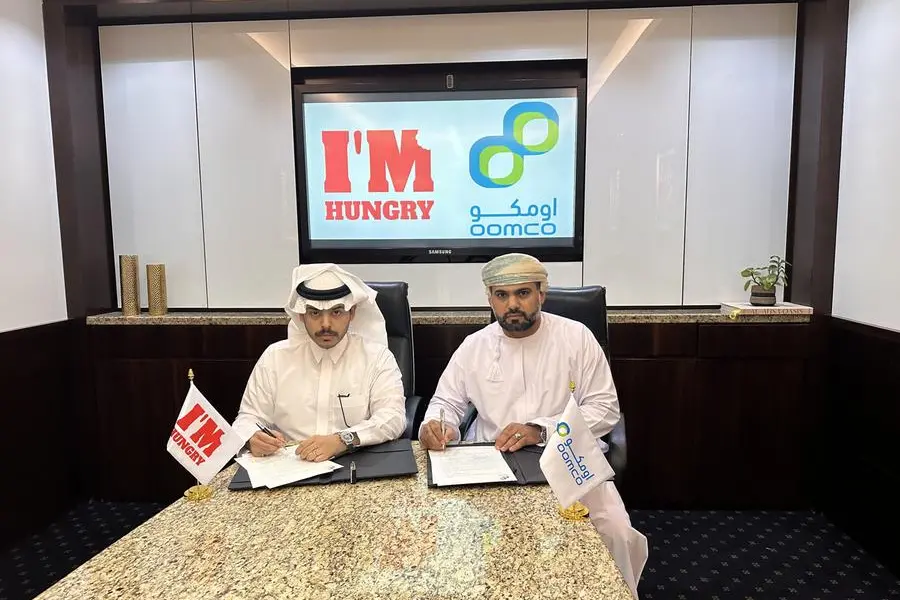 Nasser Saleh Al Mawali, Regional Manager of OOMCO in Saudi Arabia, and Abdulrahman Mohammed Al Ghamdi, Chief Executive Officer of Fresh Food Company Ltd.. Image Courtesy: OOMCO