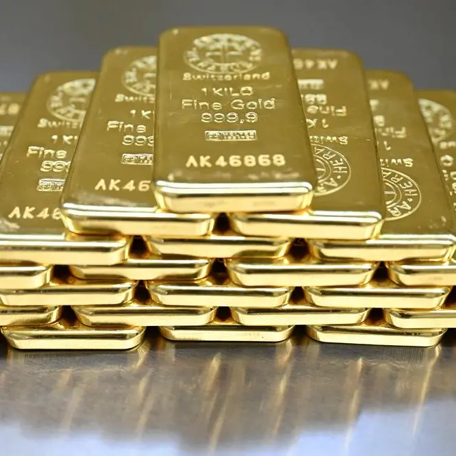Gold hits two-week low as easing trade tensions boost risk appetite