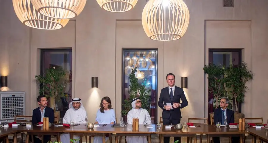 \"علاقات الشارقة\" تبحث فرص التعاون الاقتصادي والتجاري مع بلجيكا
