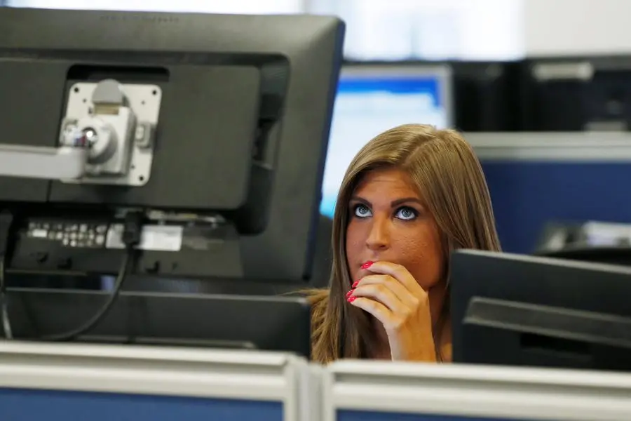 FILE PHOTO: A risk manager works on the trading floor at IG Index in London, Britain August 25, 2015. REUTERS/Suzanne Plunkett. , Reuters