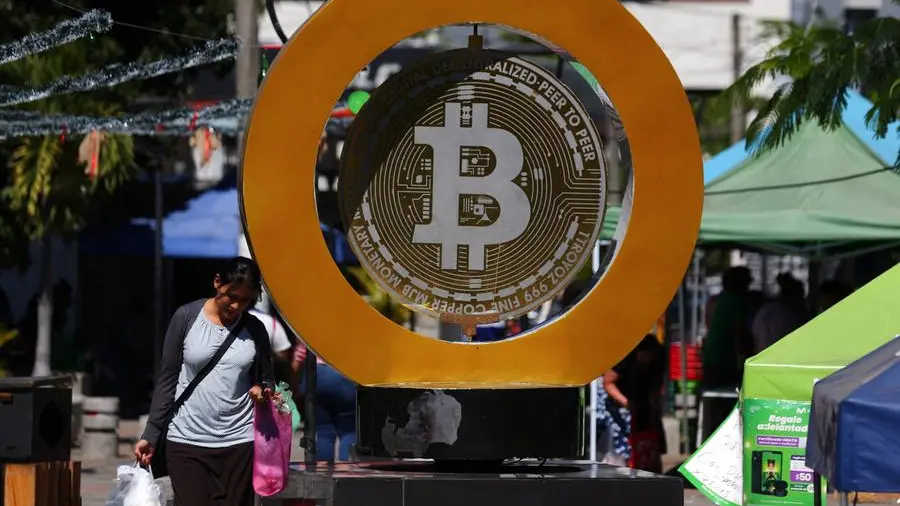 Bitcoin drops to 11-day low amid tech selloff